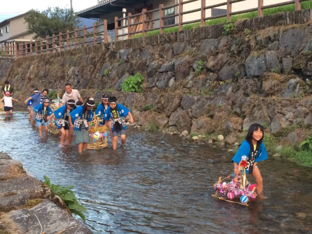 前川に入り舟を流す