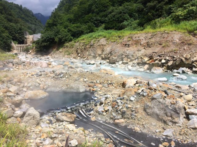 祖母谷川と源泉