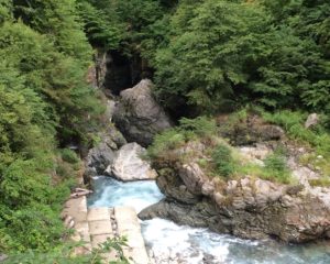 一気に細くなる祖母谷川