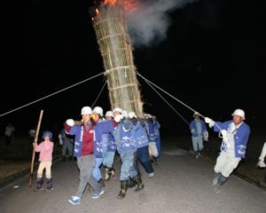 愛本新用水天満宮松明祭