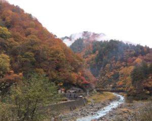 最後のトンネルを抜けて祖母谷山小屋