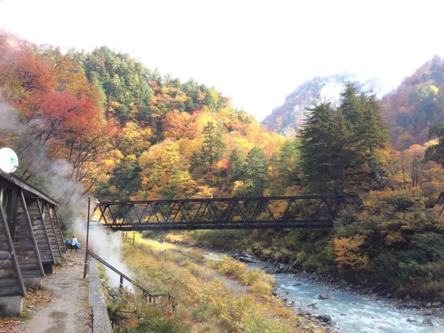 晴れ間の祖母谷山小屋前からの眺め