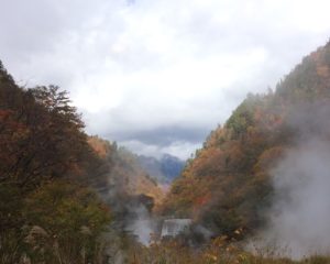 祖母谷地獄から唐松岳を眺める