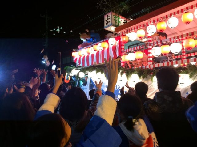 お菓子や餅巻き