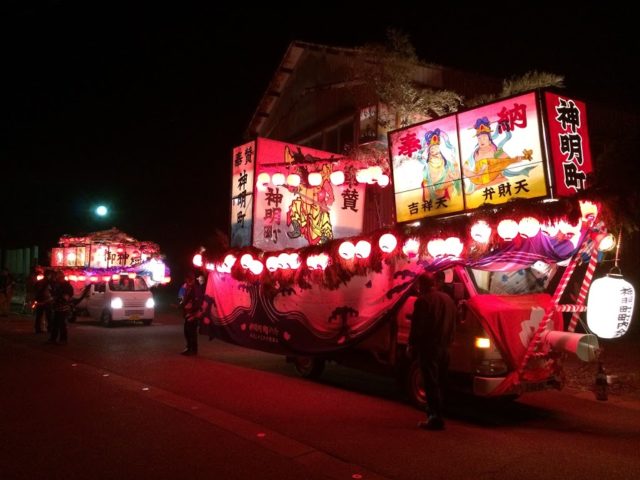 各町内の山車が集まります