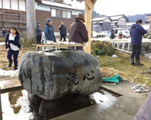 手水舎は下立の霊水