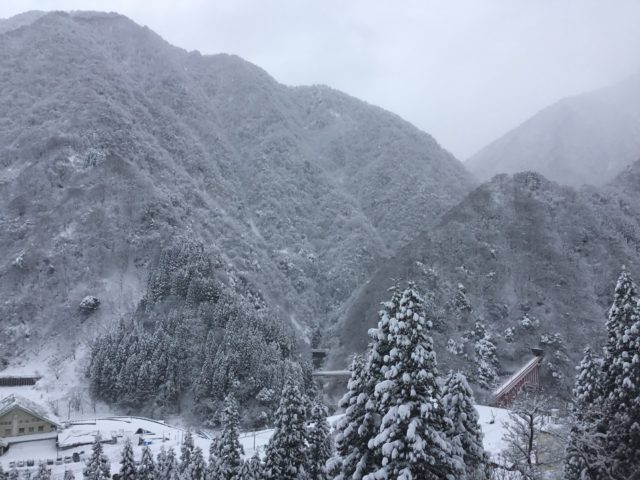 リフトから見える水墨画のような宇奈月の山