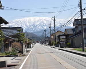 県道125号線と僧ヶ岳