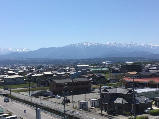 立山連峰の北端、僧ヶ岳を生地から眺める