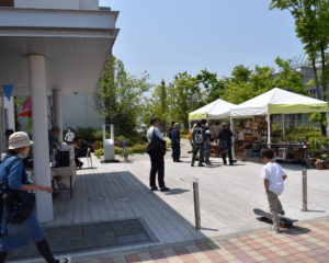 古本や植物、飲食も