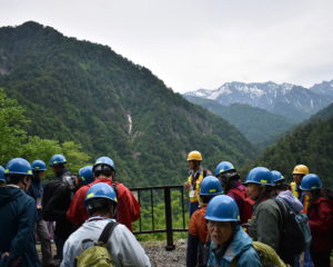 上部トンネル出口広場