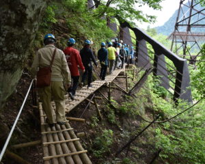 焦らず遅れないように歩く