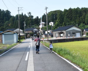 金大生になつく女の子