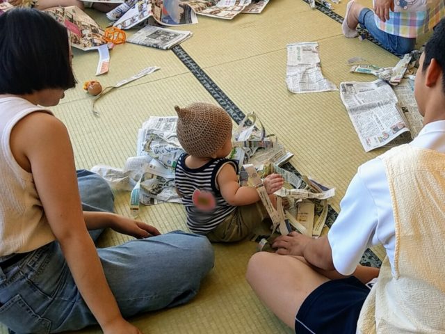 お母さんと赤ちゃんと中学生