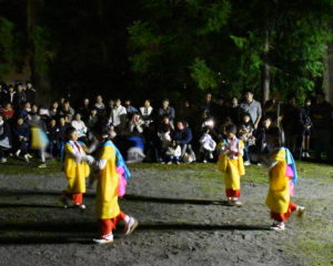 女子児童も踊ります☆