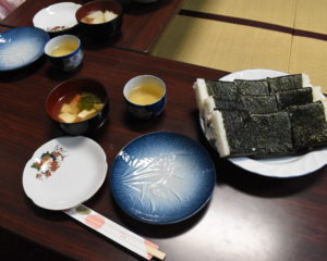 作った押し寿司が昼食☆