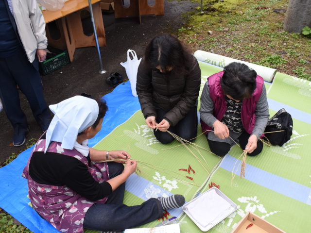 唐辛子の魔除け飾り作り体験