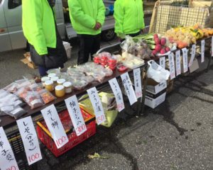 おいしそうな加工品や野菜･果樹の数々