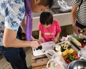 親子でBBQ準備♪