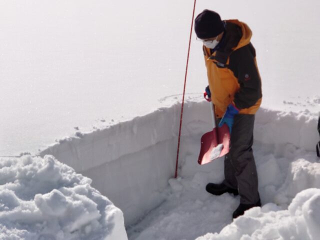 雪の密度を調べます！