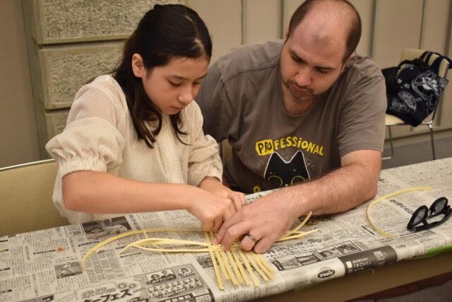 うなづき友学館　あじろ編み体験